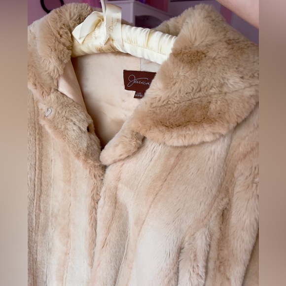 vintage lux brown fur coat with satin lining - Picture 4 of 4